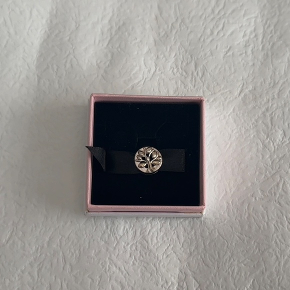 *Sold on Depop* Pandora Family Tree Clip Charm - Picture 3 of 3